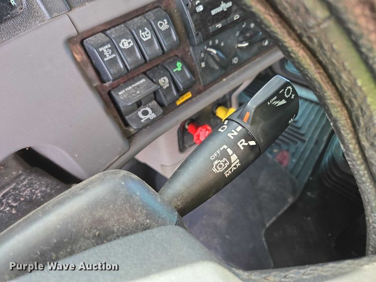 image for item YA1913 2023 Peterbilt 389 car carrier truck with car carrier trailer