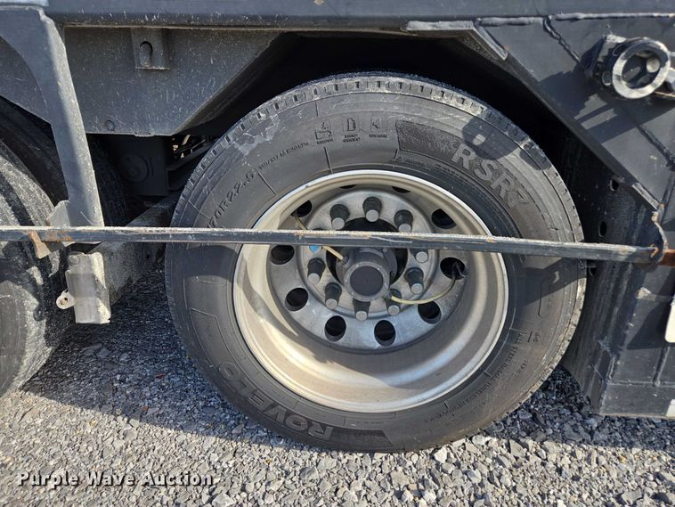 image for item YA1913 2023 Peterbilt 389 car carrier truck with car carrier trailer