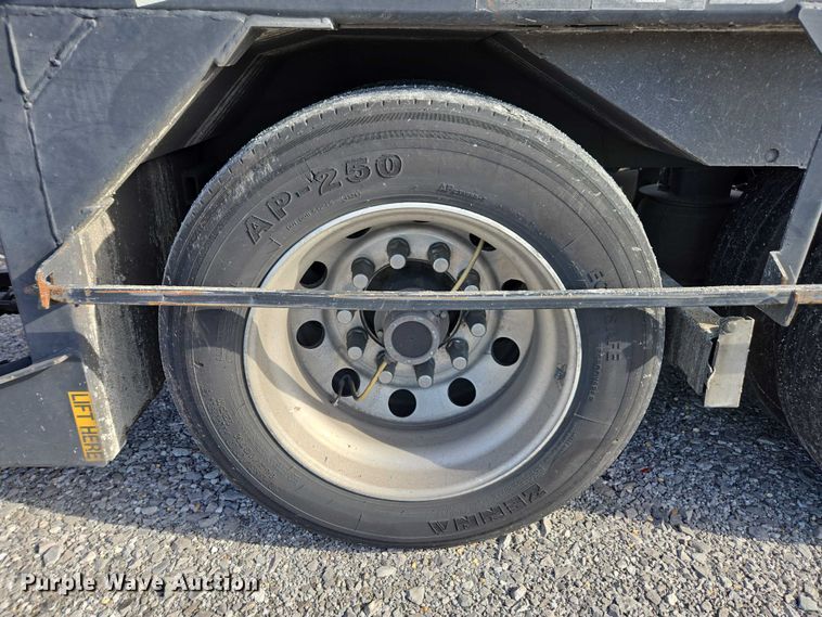 image for item YA1913 2023 Peterbilt 389 car carrier truck with car carrier trailer