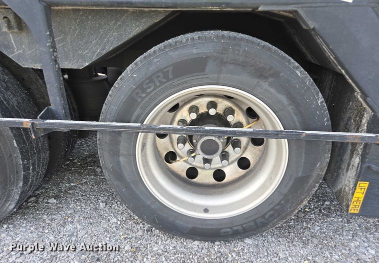 image for item YA1913 2023 Peterbilt 389 car carrier truck with car carrier trailer