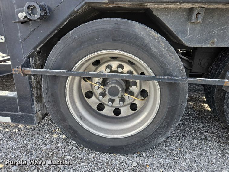 image for item YA1913 2023 Peterbilt 389 car carrier truck with car carrier trailer