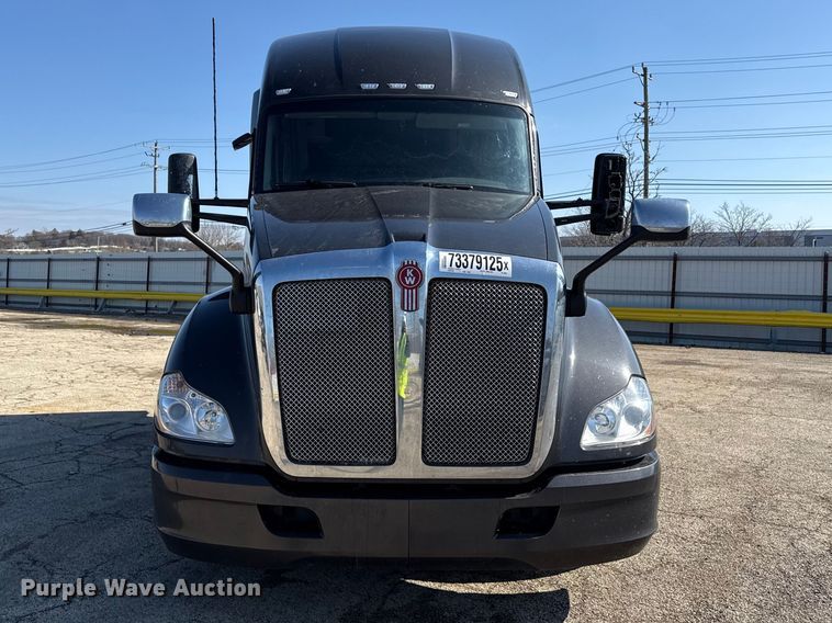 image for item YA2022 2022 Kenworth T680 semi truck