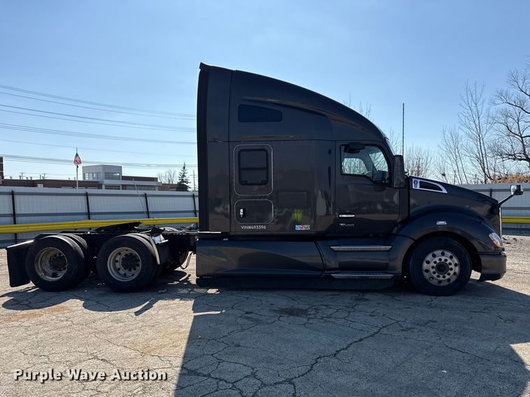 image for item YA2022 2022 Kenworth T680 semi truck