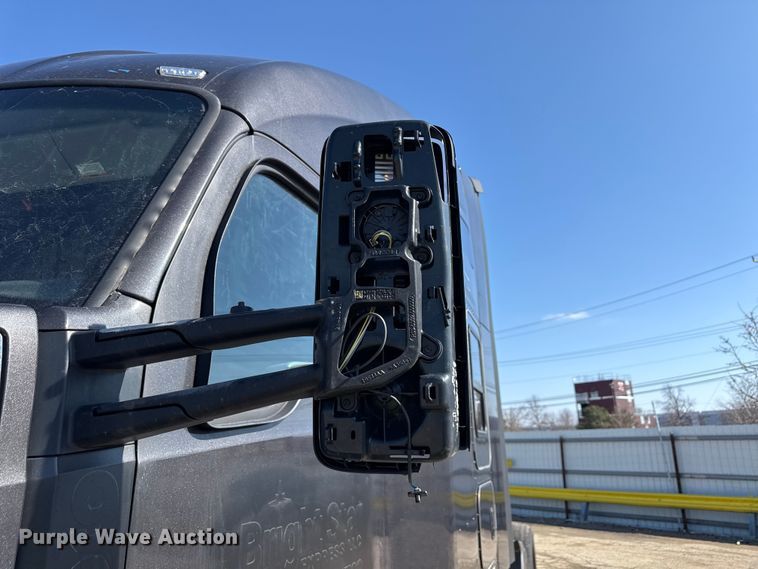 image for item YA2022 2022 Kenworth T680 semi truck