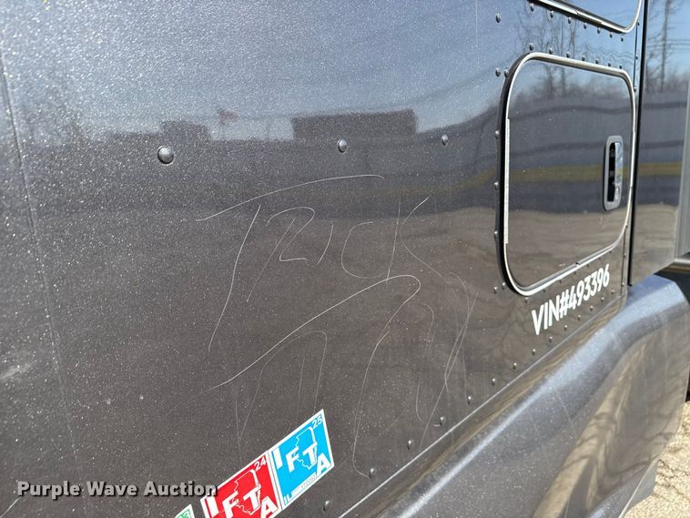 image for item YA2022 2022 Kenworth T680 semi truck