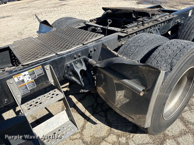 image for item YA2022 2022 Kenworth T680 semi truck