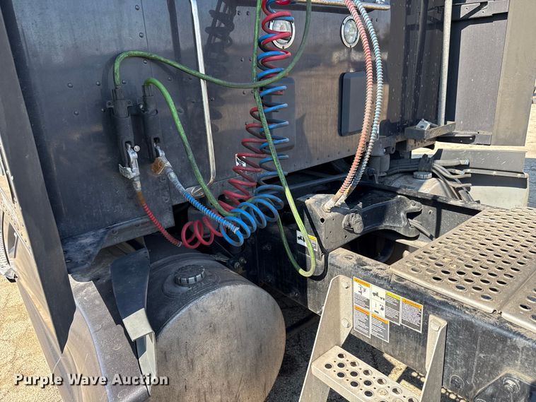 image for item YA2022 2022 Kenworth T680 semi truck