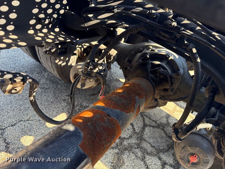 image for item YA2022 2022 Kenworth T680 semi truck