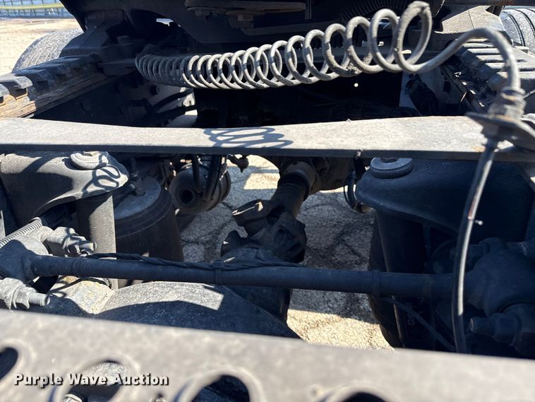 image for item YA2022 2022 Kenworth T680 semi truck