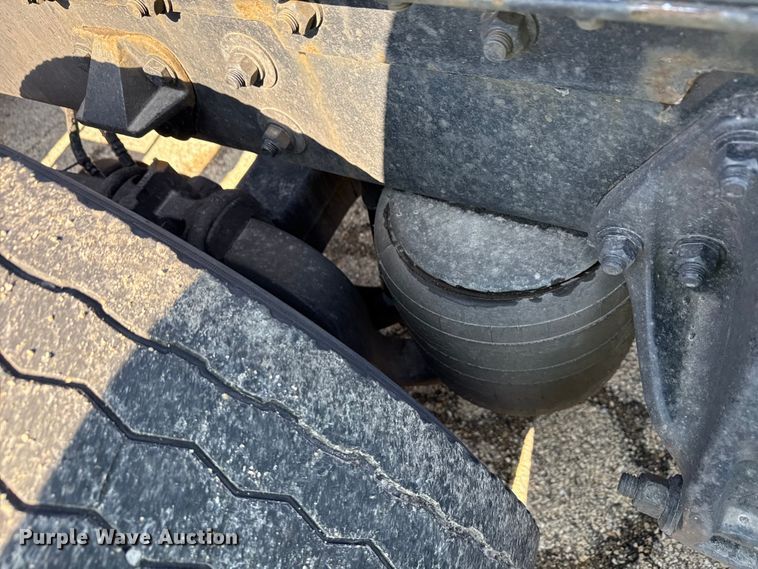 image for item YA2022 2022 Kenworth T680 semi truck