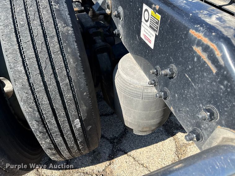 image for item YA2022 2022 Kenworth T680 semi truck