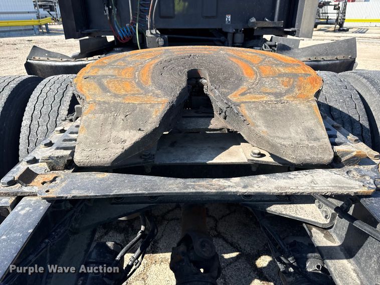 image for item YA2022 2022 Kenworth T680 semi truck