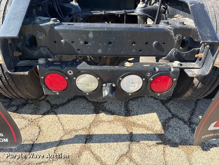 image for item YA2022 2022 Kenworth T680 semi truck