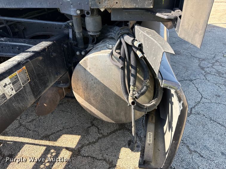 image for item YA2022 2022 Kenworth T680 semi truck