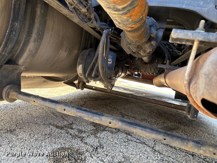 image for item YA2022 2022 Kenworth T680 semi truck