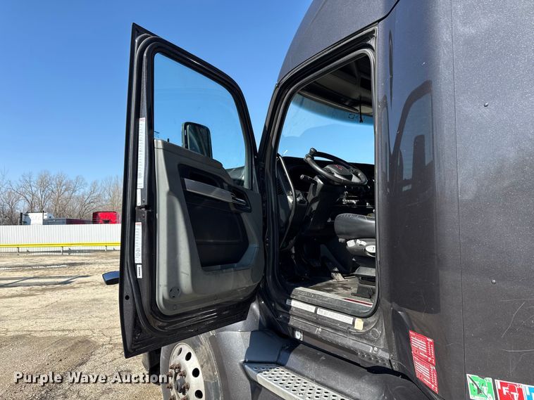 image for item YA2022 2022 Kenworth T680 semi truck