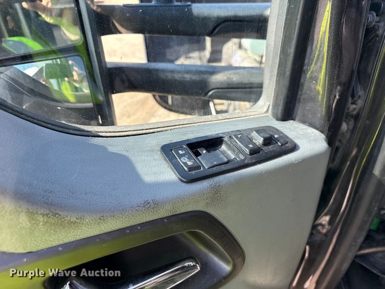 image for item YA2022 2022 Kenworth T680 semi truck