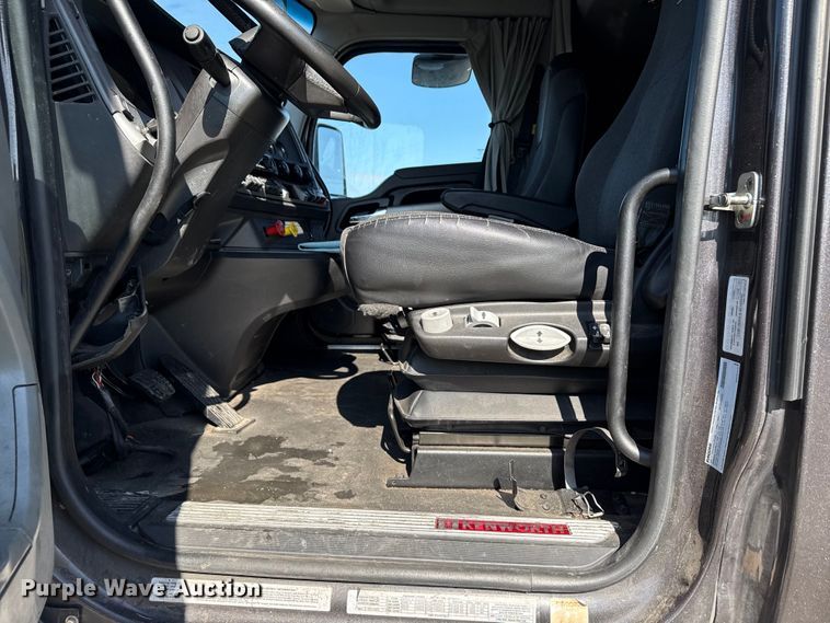 image for item YA2022 2022 Kenworth T680 semi truck