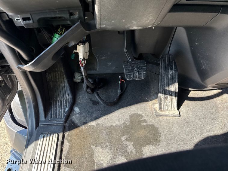 image for item YA2022 2022 Kenworth T680 semi truck