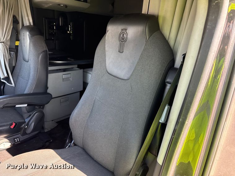 image for item YA2022 2022 Kenworth T680 semi truck