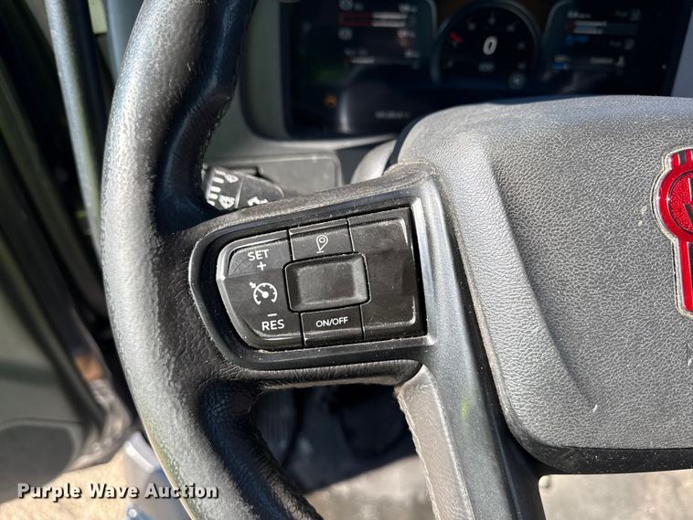 image for item YA2022 2022 Kenworth T680 semi truck