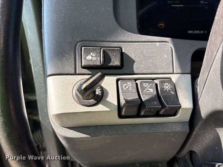 image for item YA2022 2022 Kenworth T680 semi truck