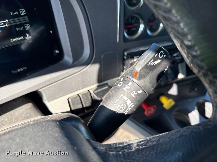 image for item YA2022 2022 Kenworth T680 semi truck