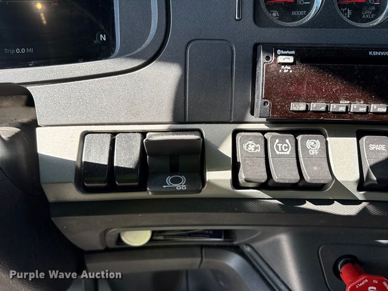 image for item YA2022 2022 Kenworth T680 semi truck