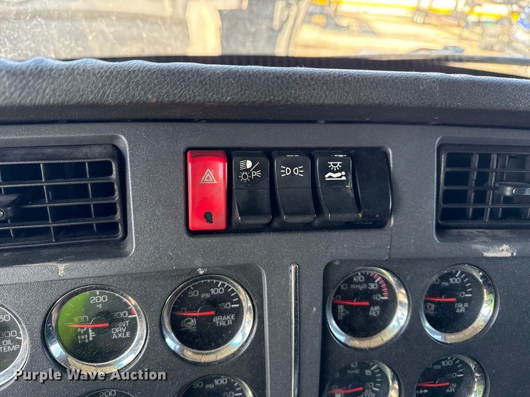 image for item YA2022 2022 Kenworth T680 semi truck