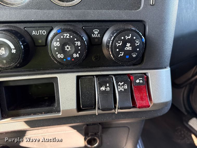 image for item YA2022 2022 Kenworth T680 semi truck