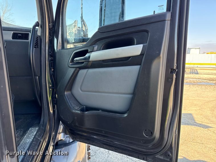 image for item YA2022 2022 Kenworth T680 semi truck