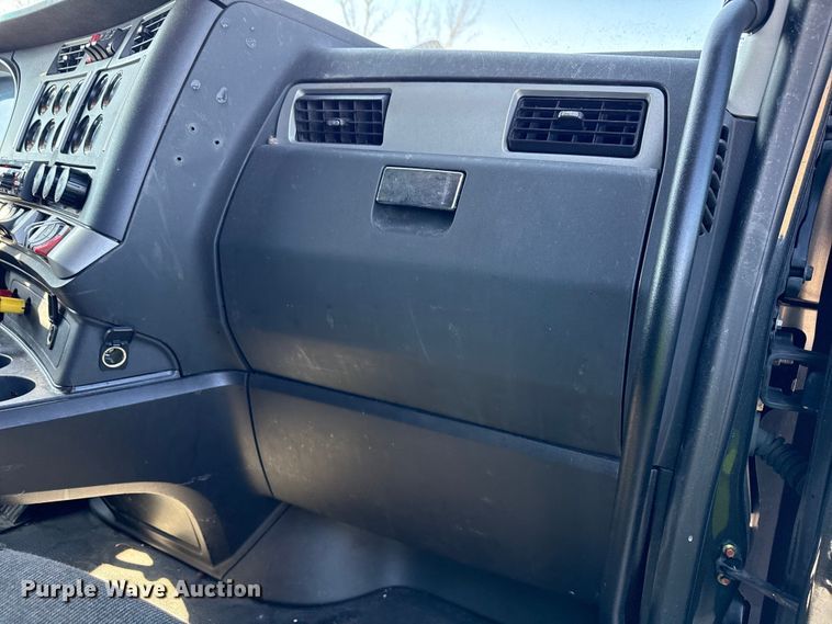 image for item YA2022 2022 Kenworth T680 semi truck