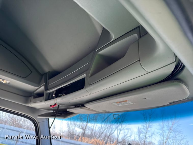 image for item YA2022 2022 Kenworth T680 semi truck