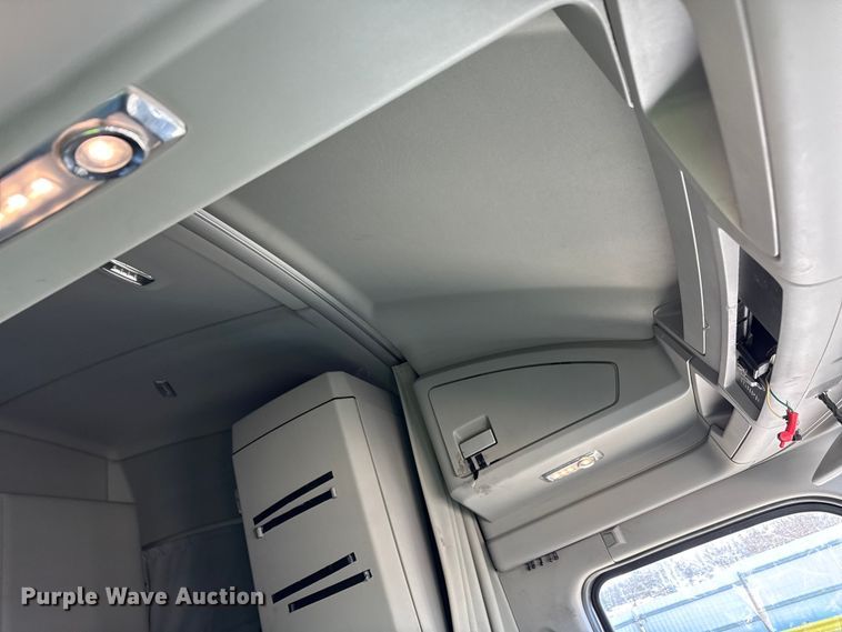 image for item YA2022 2022 Kenworth T680 semi truck