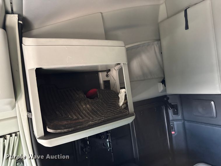 image for item YA2022 2022 Kenworth T680 semi truck