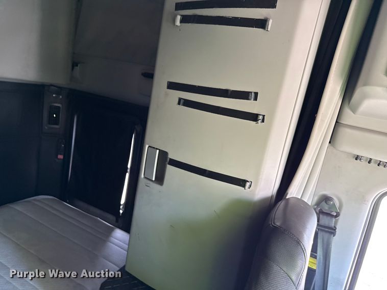 image for item YA2022 2022 Kenworth T680 semi truck