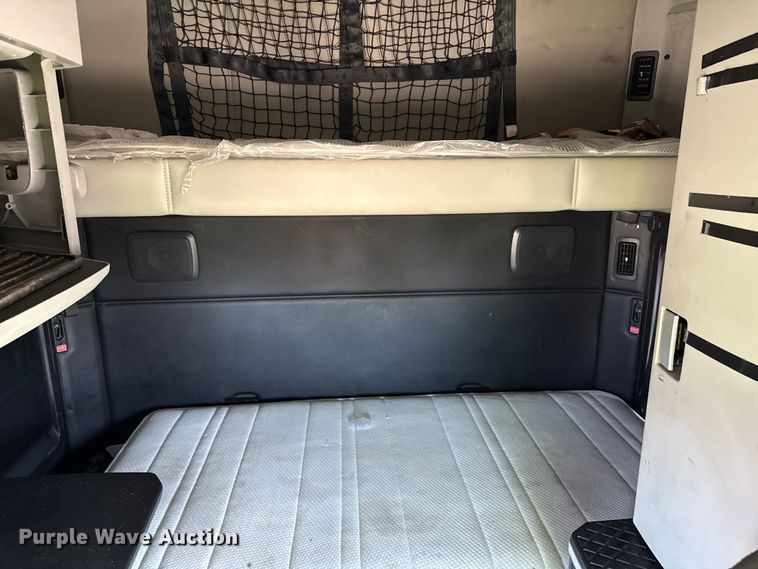 image for item YA2022 2022 Kenworth T680 semi truck