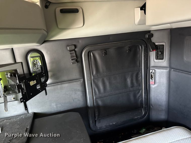 image for item YA2022 2022 Kenworth T680 semi truck