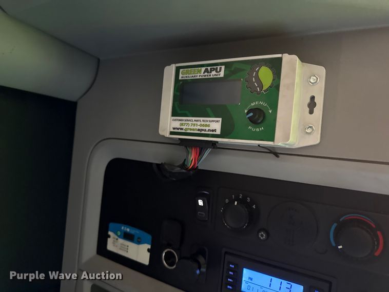 image for item YA2022 2022 Kenworth T680 semi truck