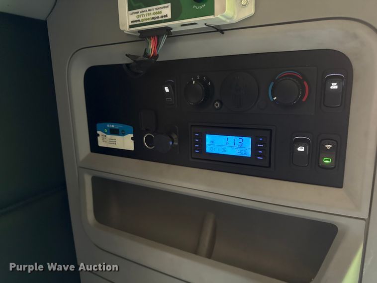 image for item YA2022 2022 Kenworth T680 semi truck