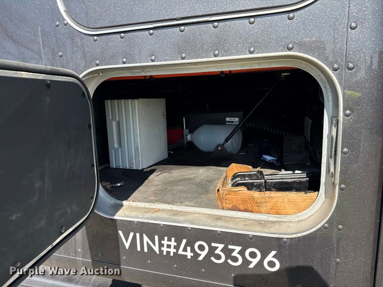 image for item YA2022 2022 Kenworth T680 semi truck