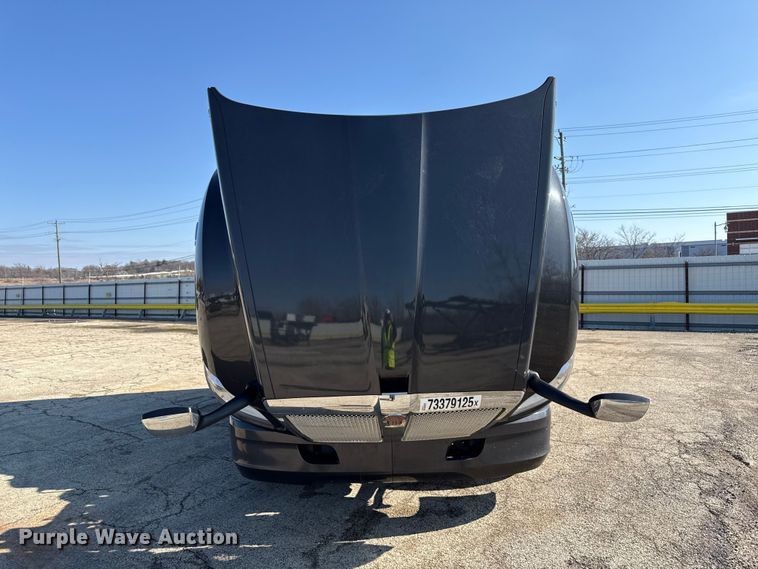 image for item YA2022 2022 Kenworth T680 semi truck