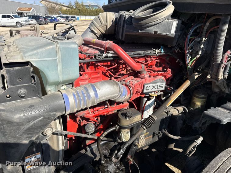 image for item YA2022 2022 Kenworth T680 semi truck