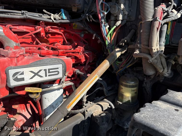 image for item YA2022 2022 Kenworth T680 semi truck