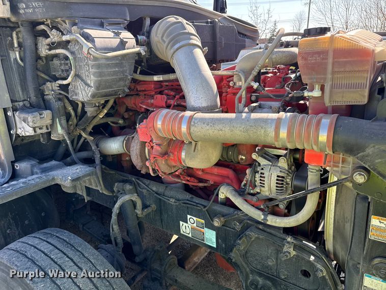 image for item YA2022 2022 Kenworth T680 semi truck