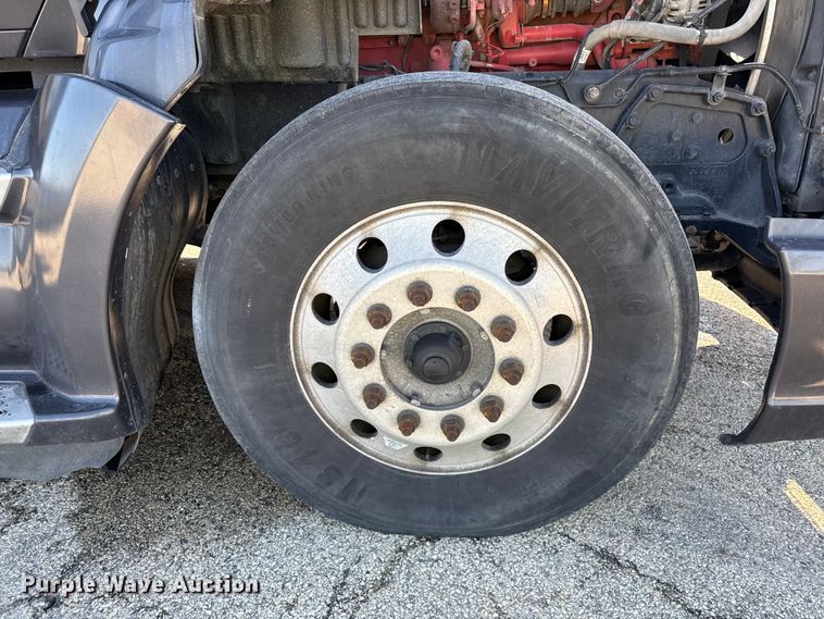 image for item YA2022 2022 Kenworth T680 semi truck