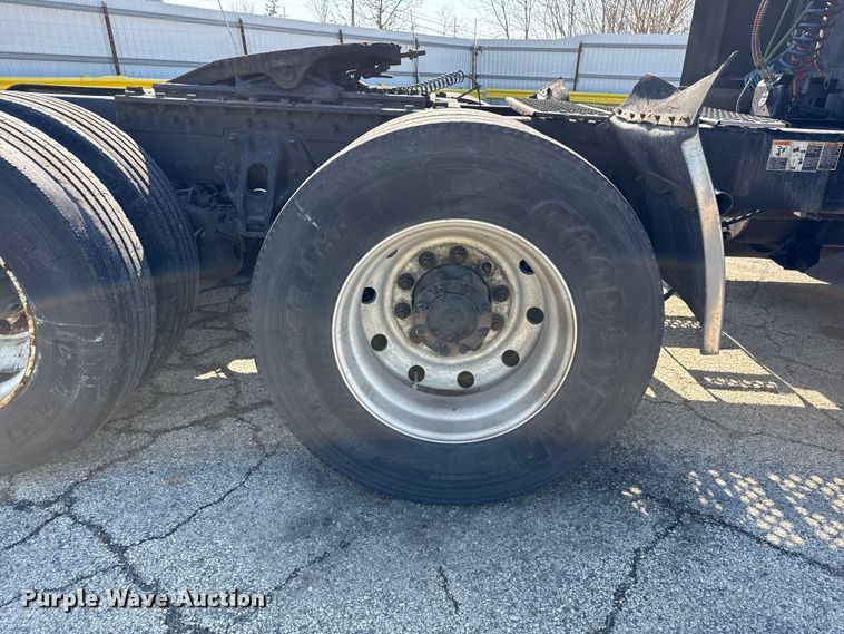 image for item YA2022 2022 Kenworth T680 semi truck