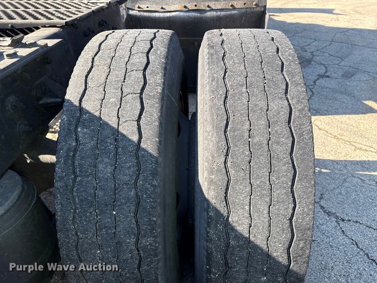 image for item YA2022 2022 Kenworth T680 semi truck