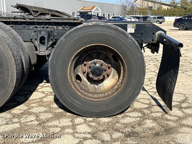 image for item YA2022 2022 Kenworth T680 semi truck