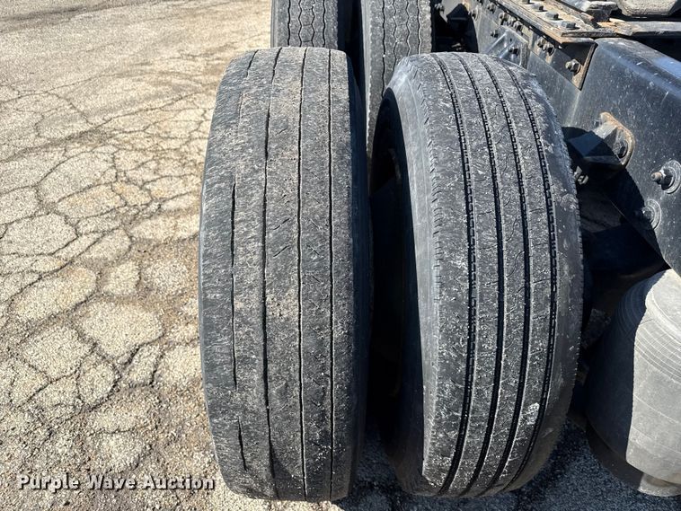 image for item YA2022 2022 Kenworth T680 semi truck